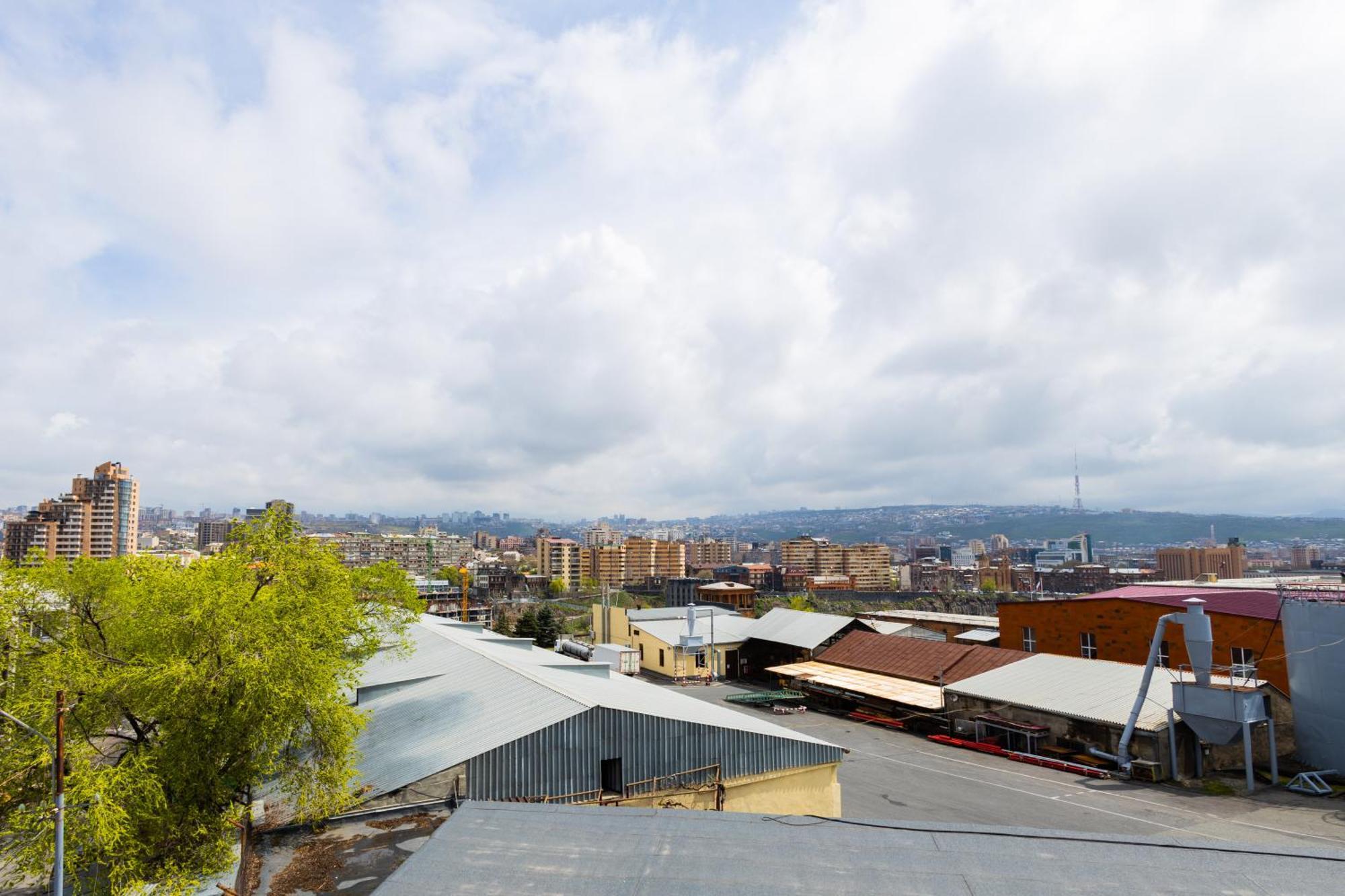 Yan Hotel Yerevan Exterior photo