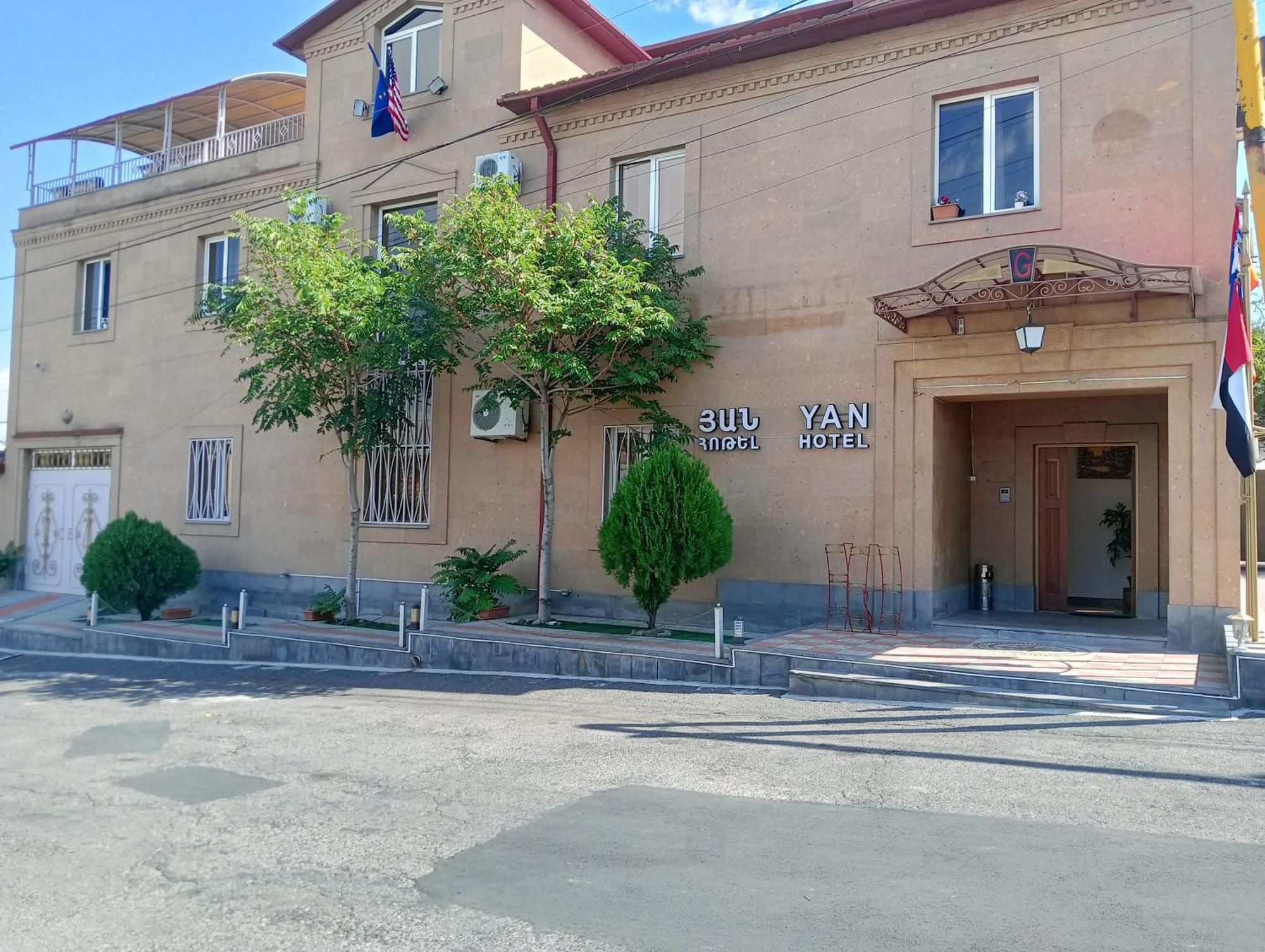 Yan Hotel Yerevan Exterior photo